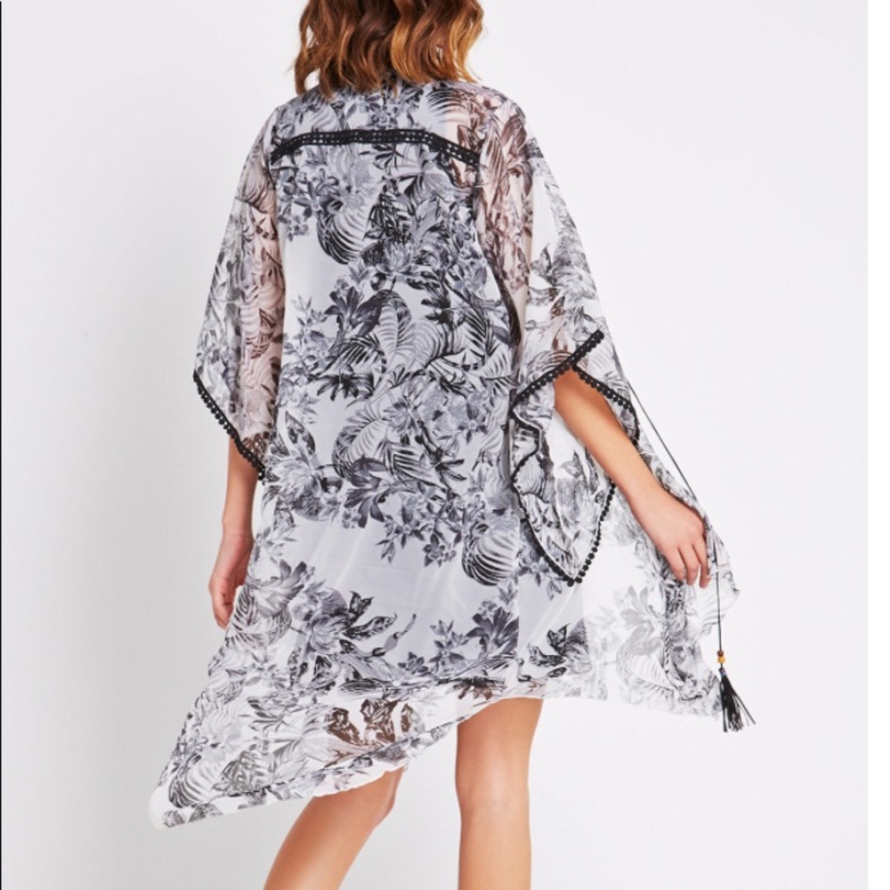 New Horizons Floral Print Kimono